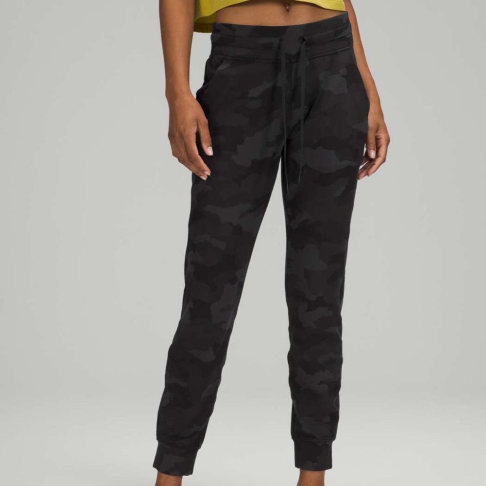 Lululemon high rise reasy to rulu jogger size 6